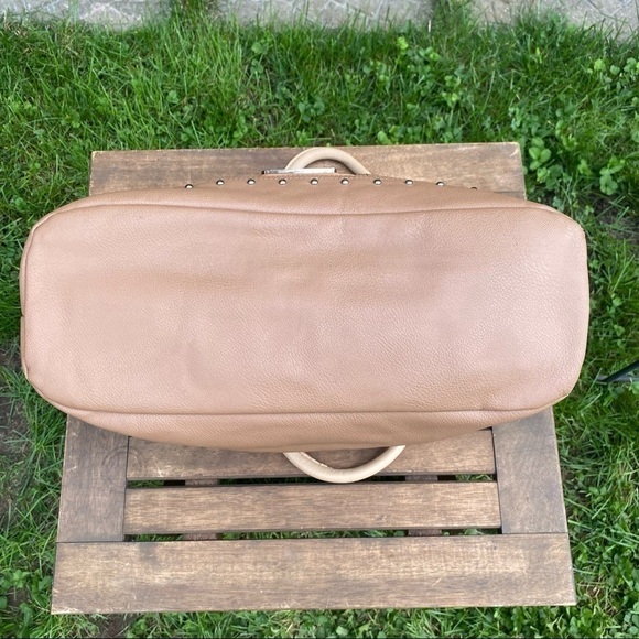 Guess Los Angeles Beige & Tan Faux Leather Purse - Picture 5 of 12
